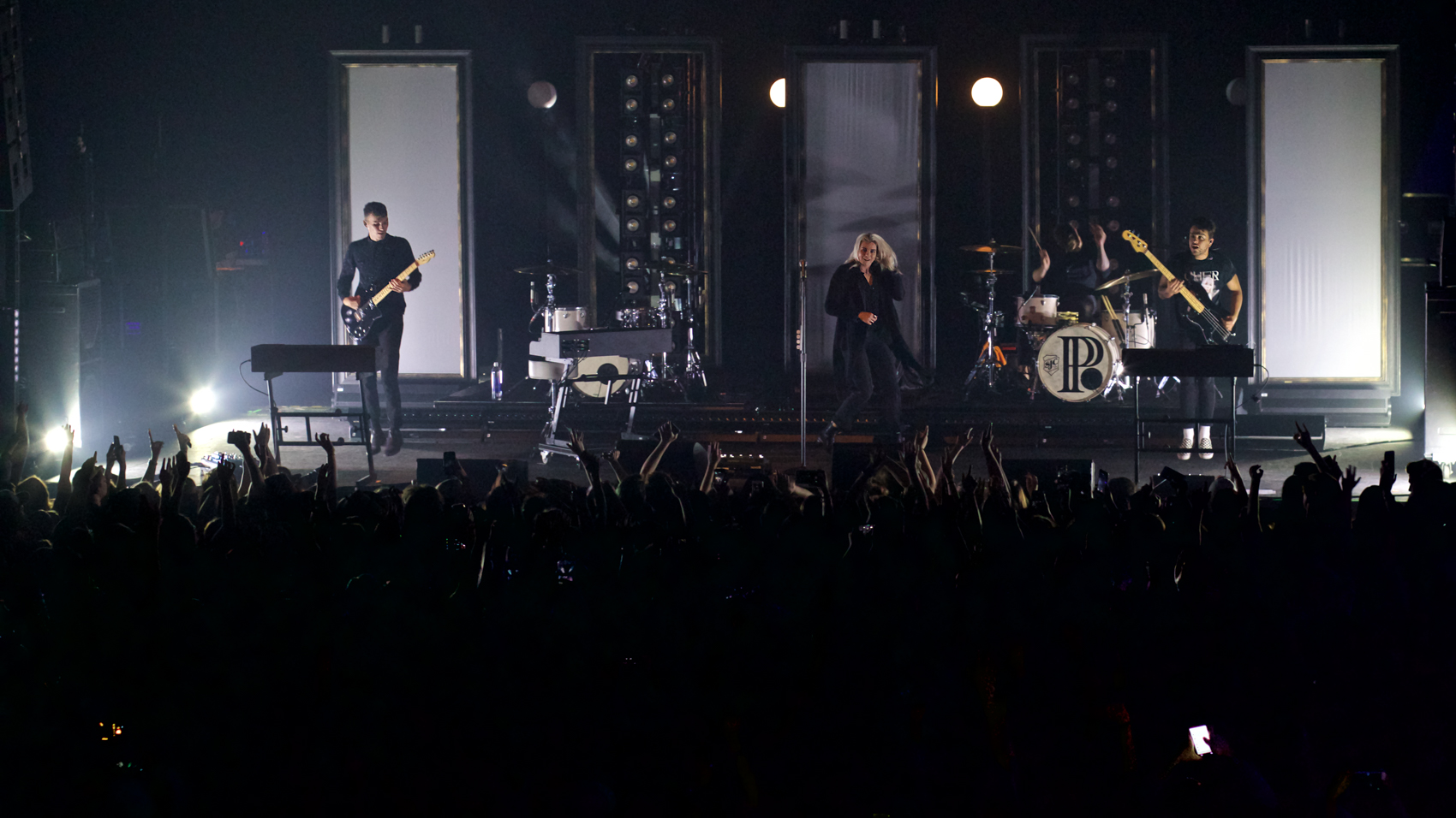 PVRIS
Electric Factory
Philadelphia, Pa
October 8, 2017

DerekBrad.com